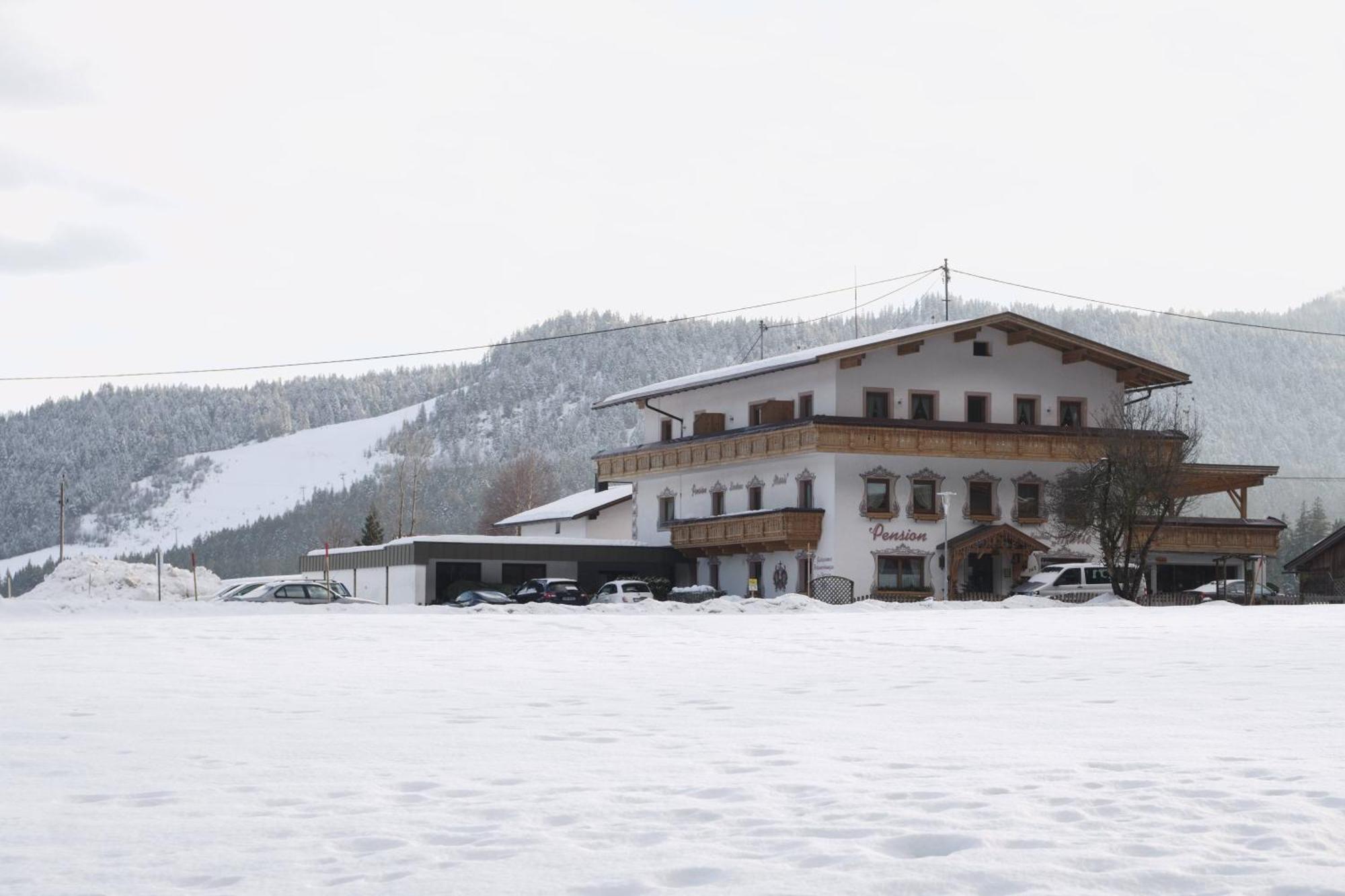 Pension Und Apartments Landhaus Marie Leutasch Bagian luar foto